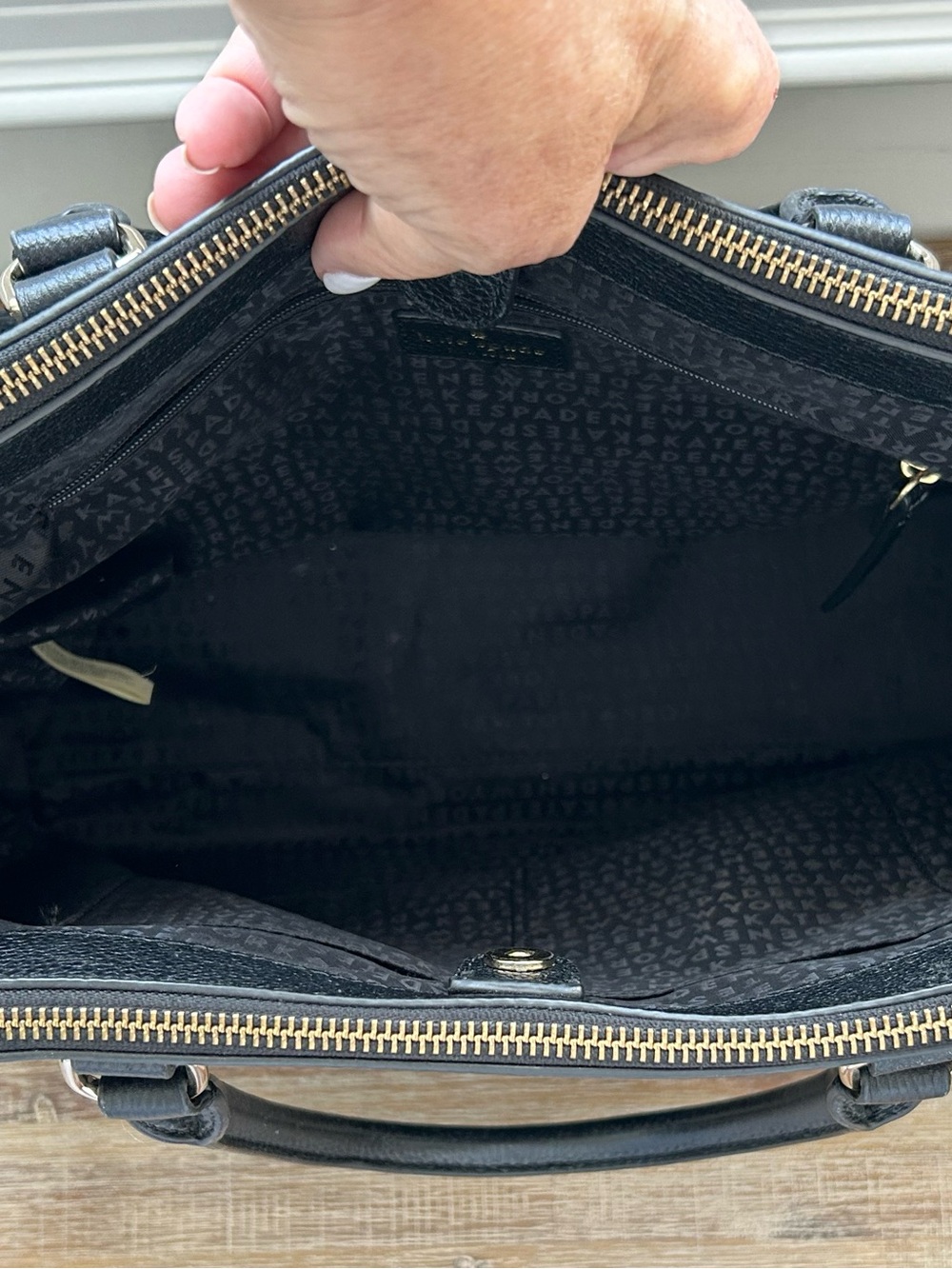 Kate Spade Mulberry Street Leighann in Black Leather / Gold Hardware - Picture 9 of 11